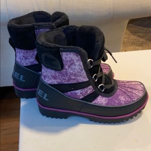 New Sorel winter boots, size 5